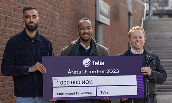 Mudassar og Ismail fra Mortensrud Felleskap sammen med Audun Bryn i Telia, på Mortensrud. Mudassar og Ismail fra Mortensrud Felleskap sammen med Audun Bryn i Telia, på Mortensrud.